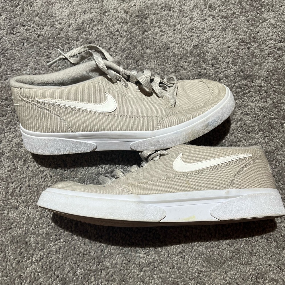 Nike Women’s nude/tan canvas sneakers! Super cute for lounge or street wear